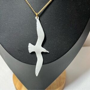 Vintage Albatross Pendant Necklace: Symbol of Freedom and Long Journeys